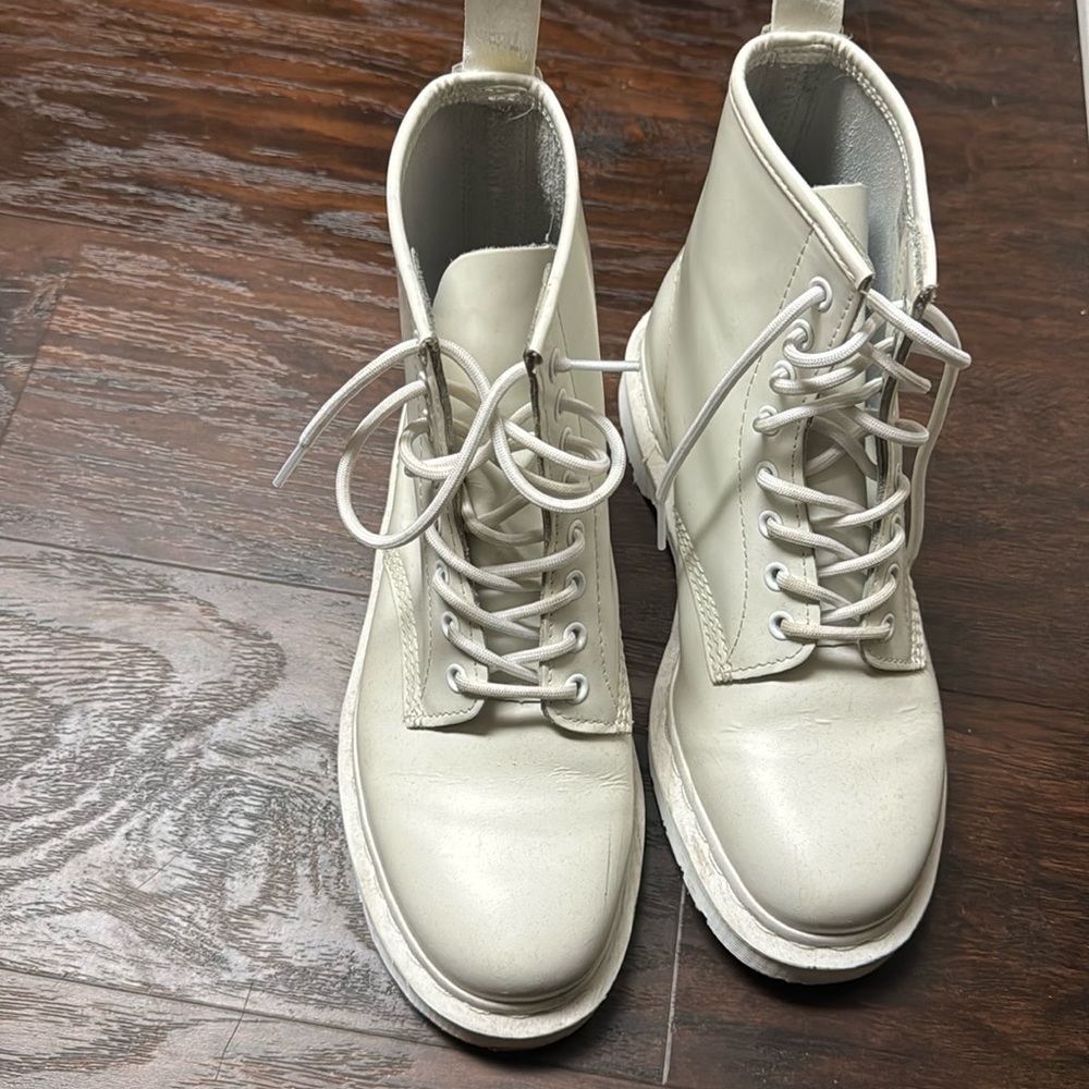 Dr martens vegan white boots worn 3x times